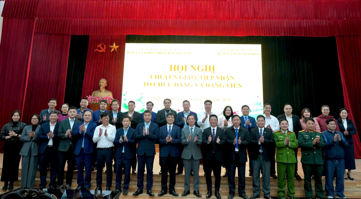 Đảng ủy xã Tằng Loỏng tiếp nhận tổ chức đảng, đảng viên